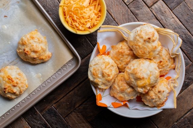 Bisquick Cheddar Garlic Biscuits - Retro Potluck