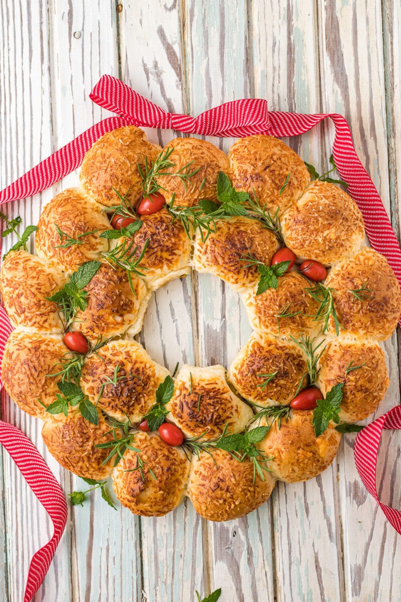 Cheese bread wreath on a table
